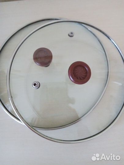 Крышки для кастрюль. Контейнер для яиц