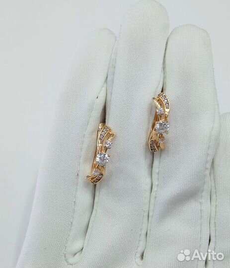 Серьги с синтетическим камнем Золото