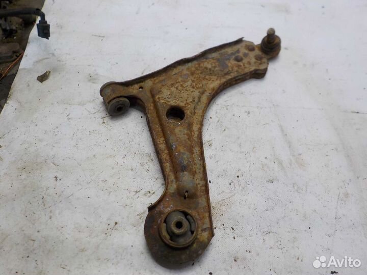 Рычаг передний правый Chevrole Lacetti