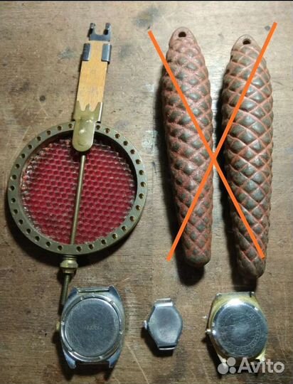 Часы, ключ и маятник для часов