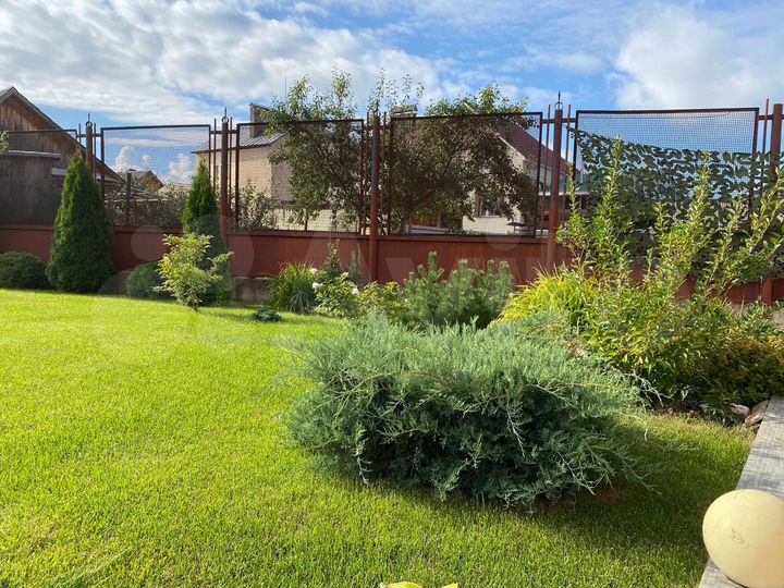 Коттедж 606 м² на участке 10 сот.