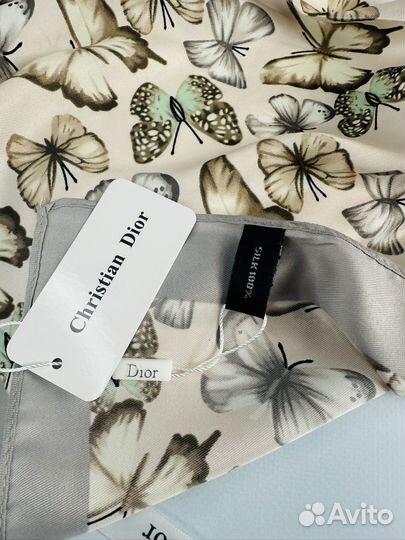 Розовый шелковый платок Dior