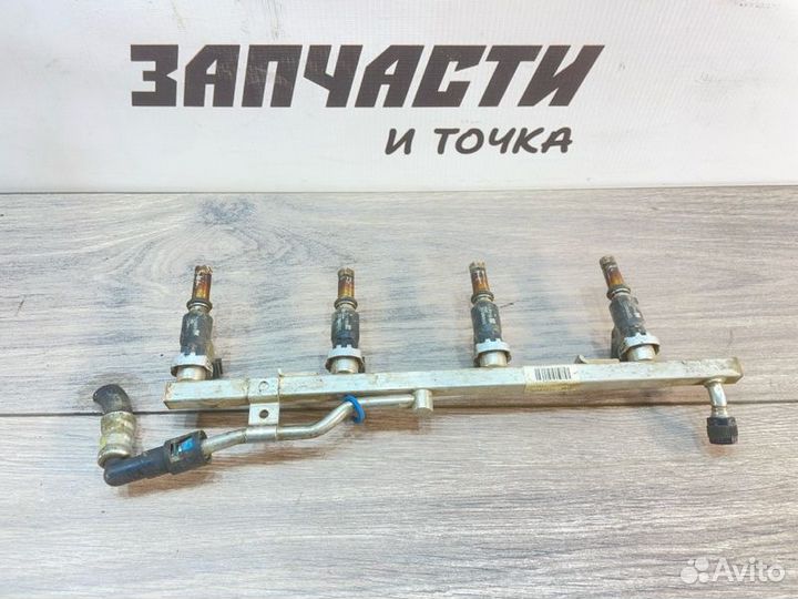 Топливная рейка Opel Astra H седан Z16XER 2008