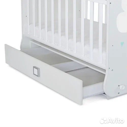 Детская кроватка с маятником и ящиком