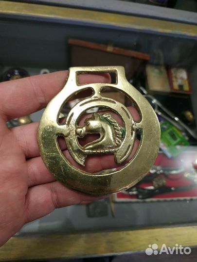 Декоративная подкова с лошадью из латуни Украшение