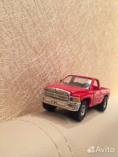 Модели зарубежных автомобилей 1:43