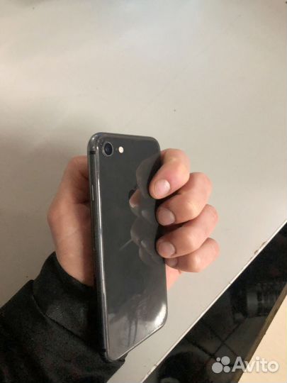 iPhone 8, 64 ГБ