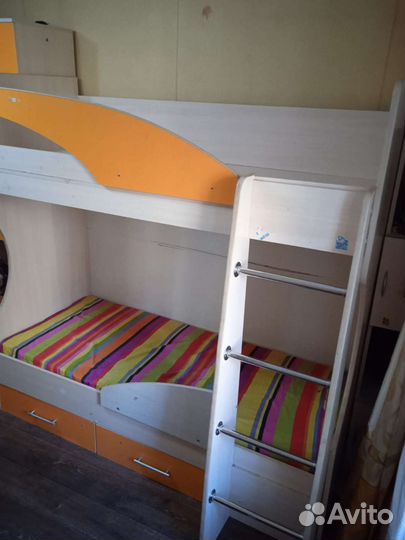 Кровать двухьярусная