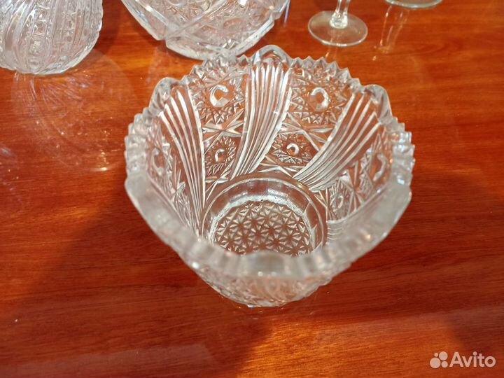 Хрустальная ваза, конфетницы и солонка