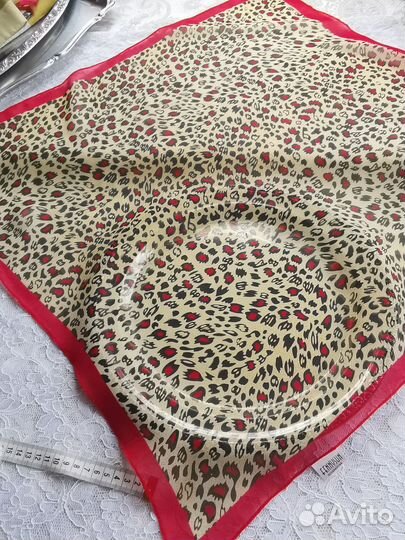 Красивый тонкий платок