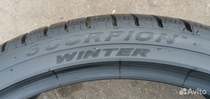 Pirelli Scorpion Winter 315/30 R22