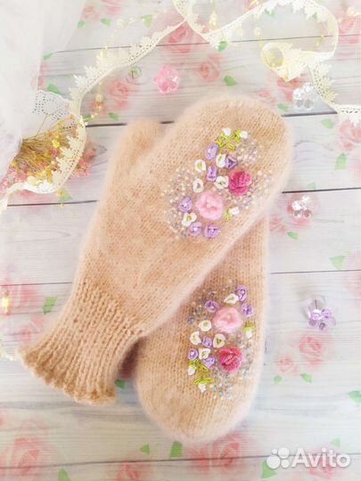 Варежки вязаные с вышивкой тёплые и пушистые