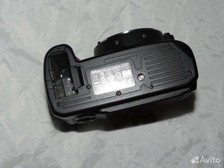 Nikon D3000 Body