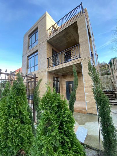 Коттедж 210 м² на участке 5 сот.