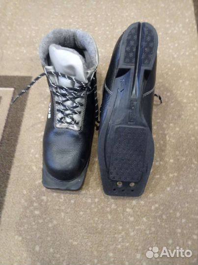 Лыжные ботинки