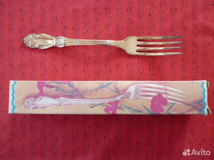 Десертные ножи и вилки