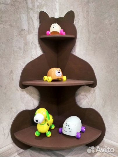 Небольшой угловой стеллаж полка