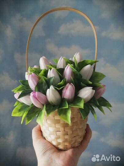 Букет тюльпанов из мыла в корзине