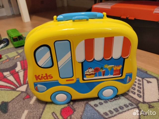 Детская кухня в чемодане автобусе