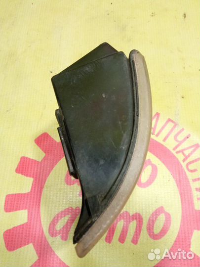 Поворотник передний правый Volkswagen Passat B3