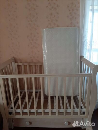 Детская кроватка Лель с маятником и ящиком