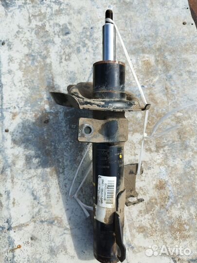 Амортизатор передний левый Мазда Форд