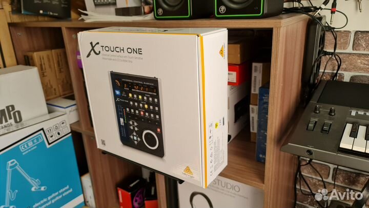 Behringer X-Touch ONE универсальный USB контроллер