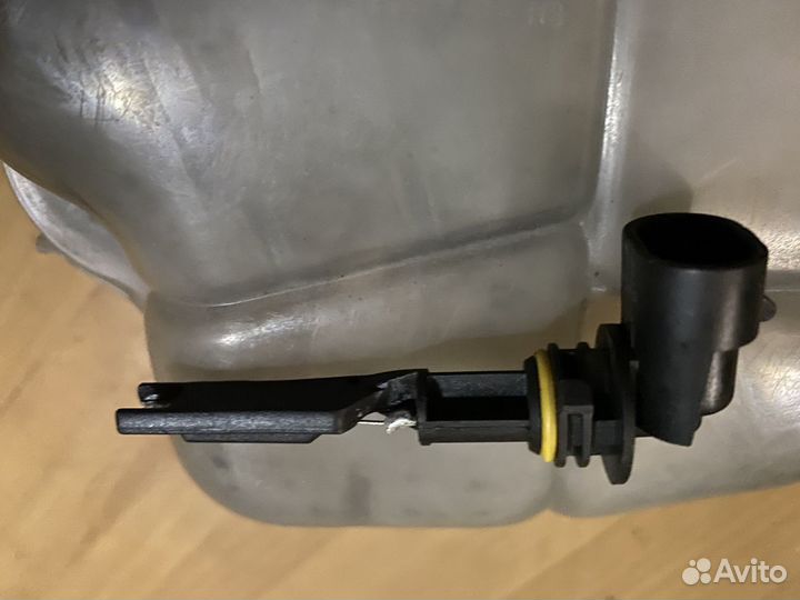 Бачок Антифриза-Ориг + датчик swag Opel astra j 20