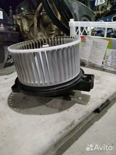 Моторчик печки Mazda3 BM