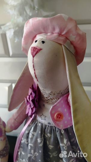 Интерьерная игрушка парочка зайцев