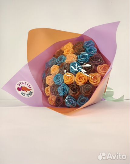 Букет из Белого и Молочного Шоколада - 37 Роз