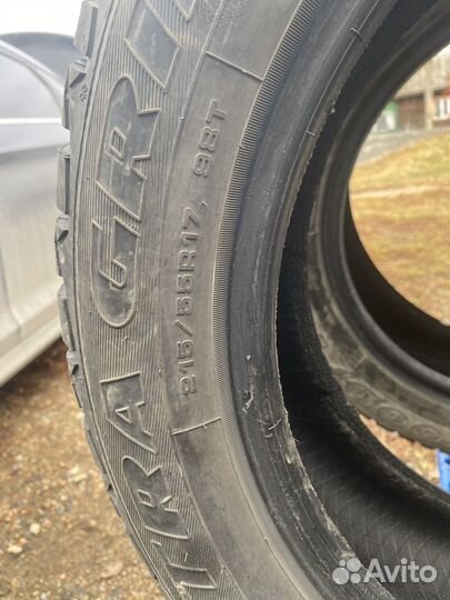 Goodyear UltraGrip 215/55 R17 98T