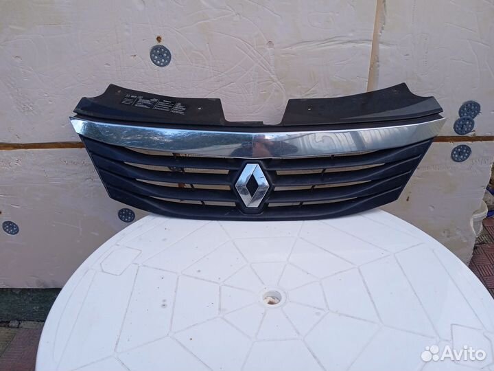 Решетка радиатора рено логан