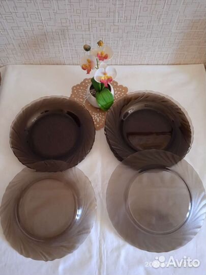 Тарелка тёмное стекло:d-23 см и d -24см