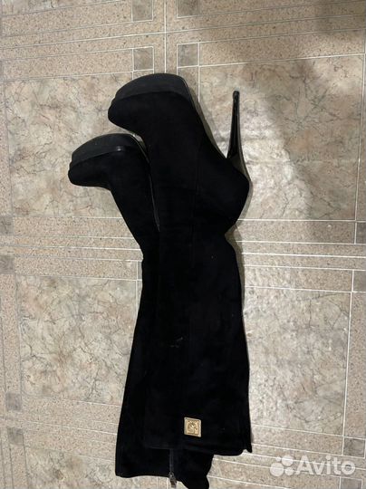 Продаю сапоги выше колено, юбка в подарок