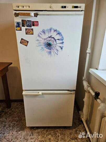 Холодильник двухкамерный СССР