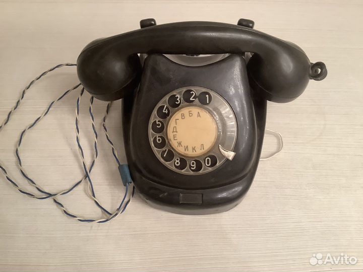 Старинный телефон