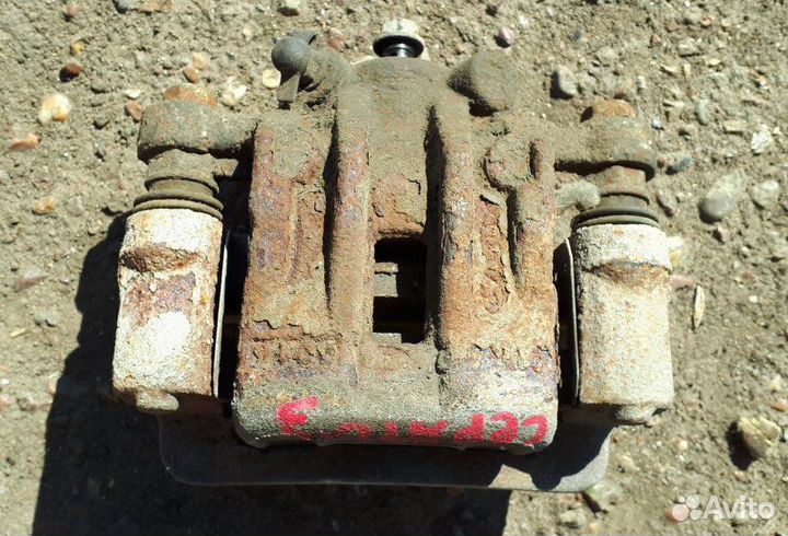 Суппорт задний левый Kia Cerato TD G4FC 2010