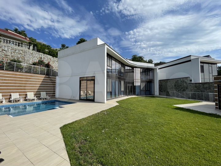 Дом 265 м² на участке 5,5 сот.