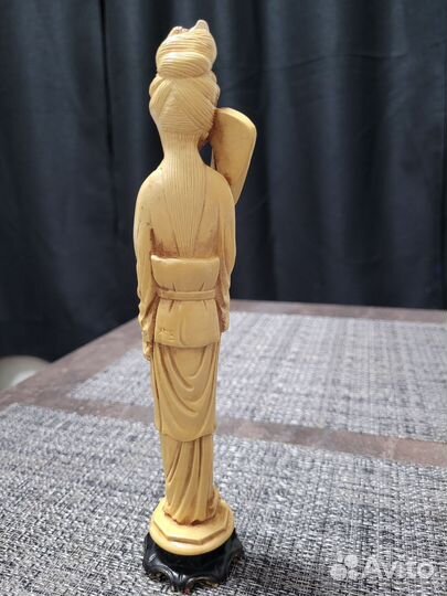 Статуэтка китаянка с веером