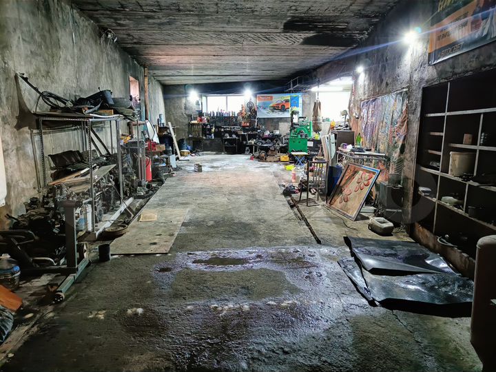 Гараж, > 30 м²