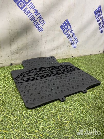 Коврик салона задний левый Toyota Avensis