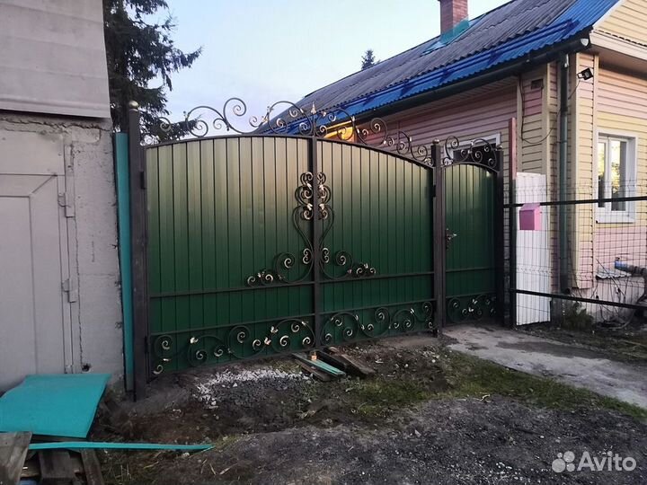 Кованые ворота, забор