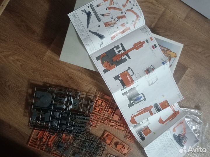 Модель Экскаватор Hitachi(1:35)