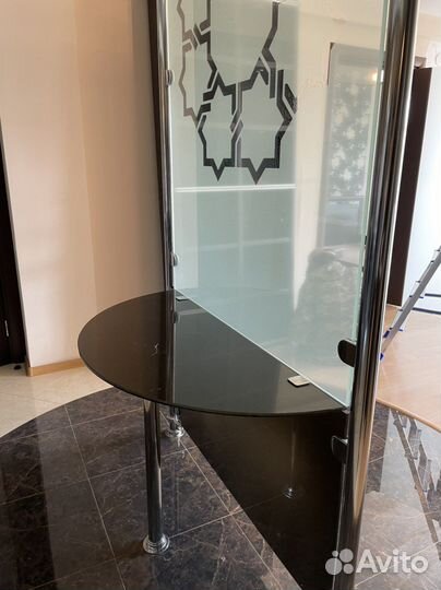 Декаративная перегородка с орнаментом из триплекса