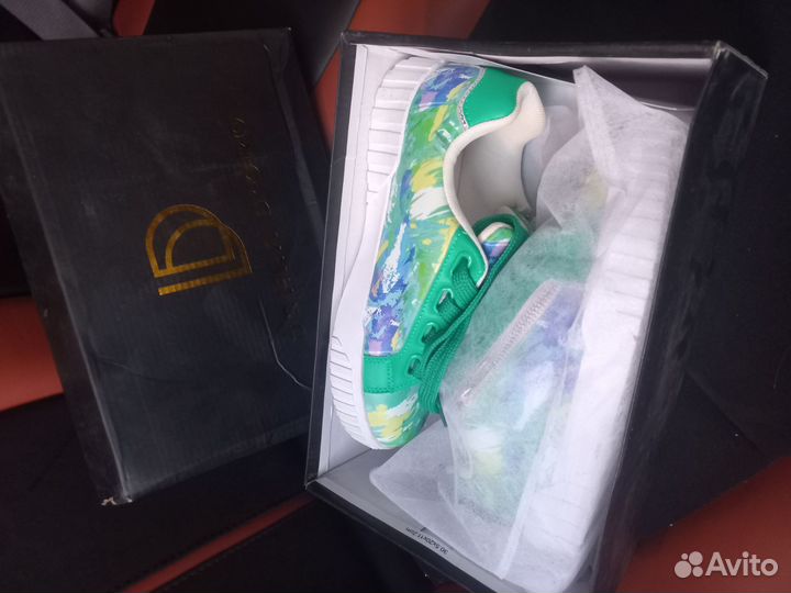 Женские кроссовки 38 размер