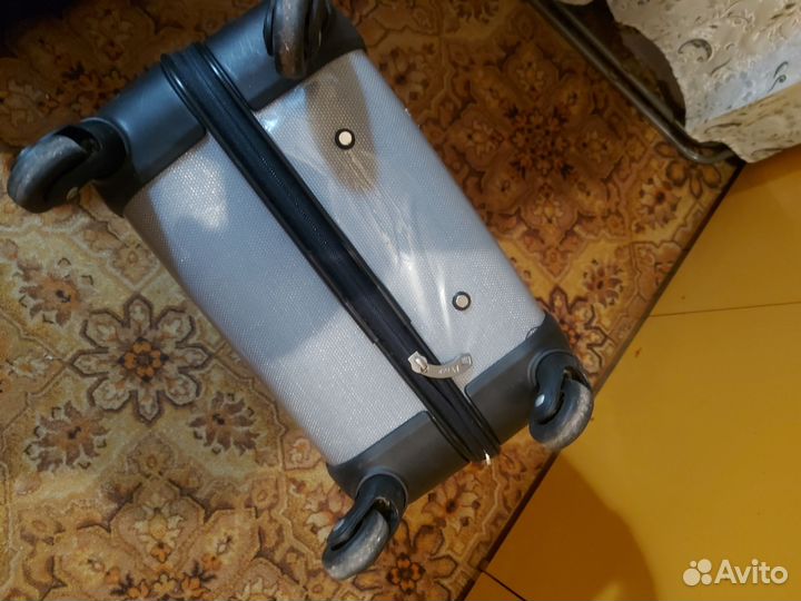 Чемодан на колесах