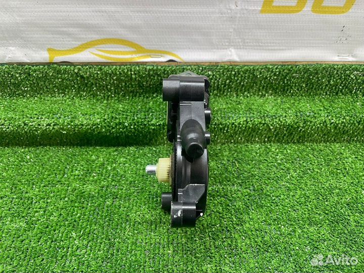 Моторчик стеклоподъемника, передний правый