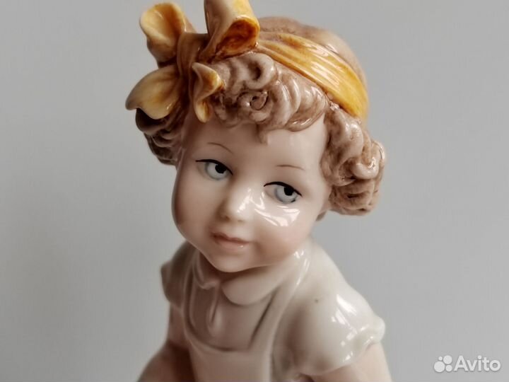 Фарфоровая статуэтка