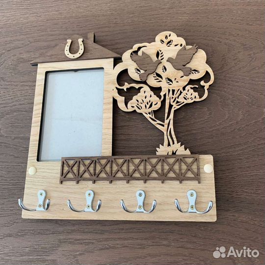 Фамильные ключницы, медальницы и фоторамки